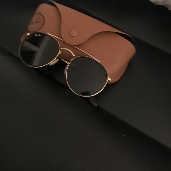 COPY - EUC RAY-BAN sunglasses orig case and cleaning cloth - Picture 1 of 6